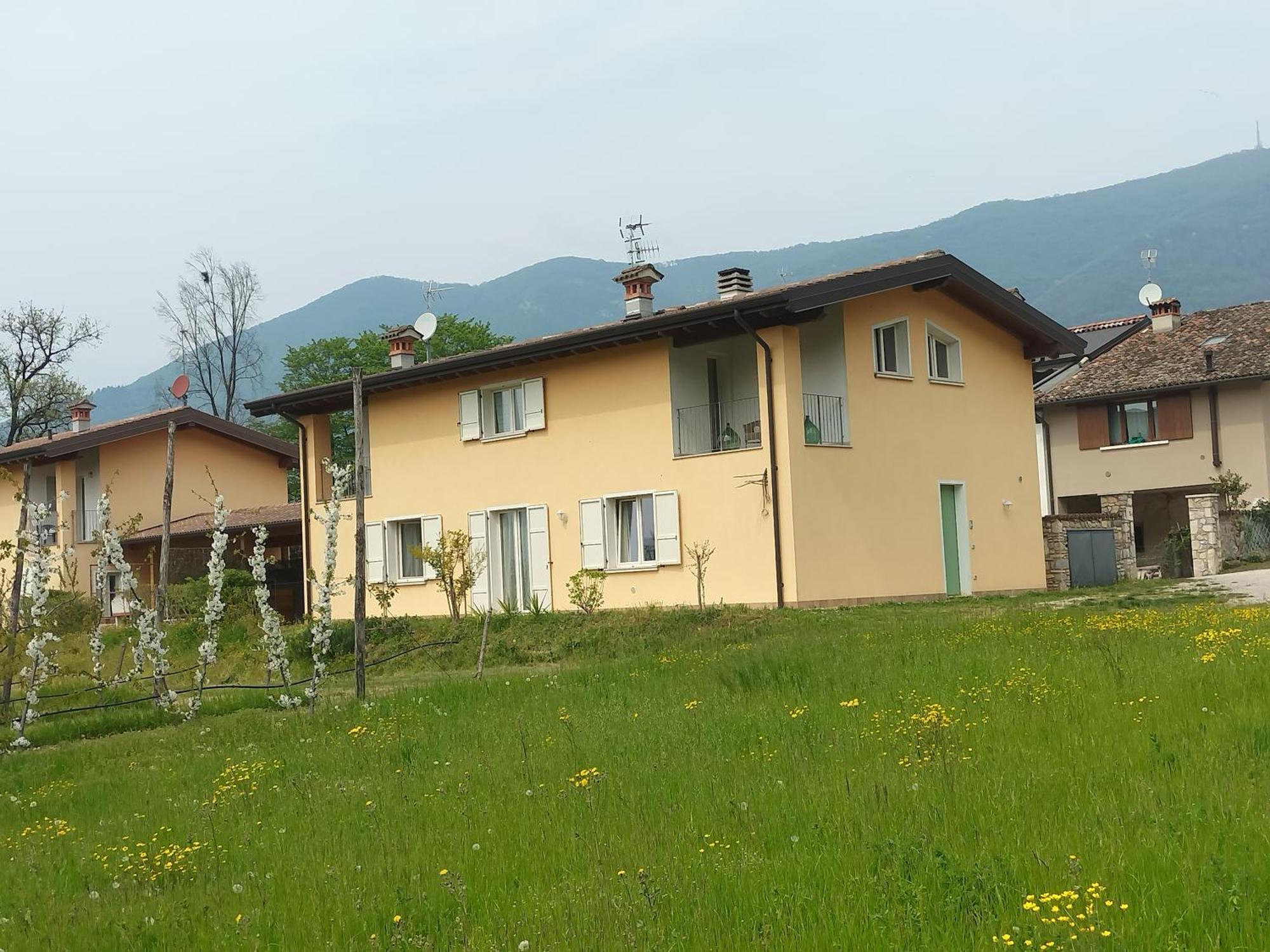 Cascina Legnago Bilocale A 6 Chilometri Da Salo' Apartment Villanuova sul clisi Exterior photo