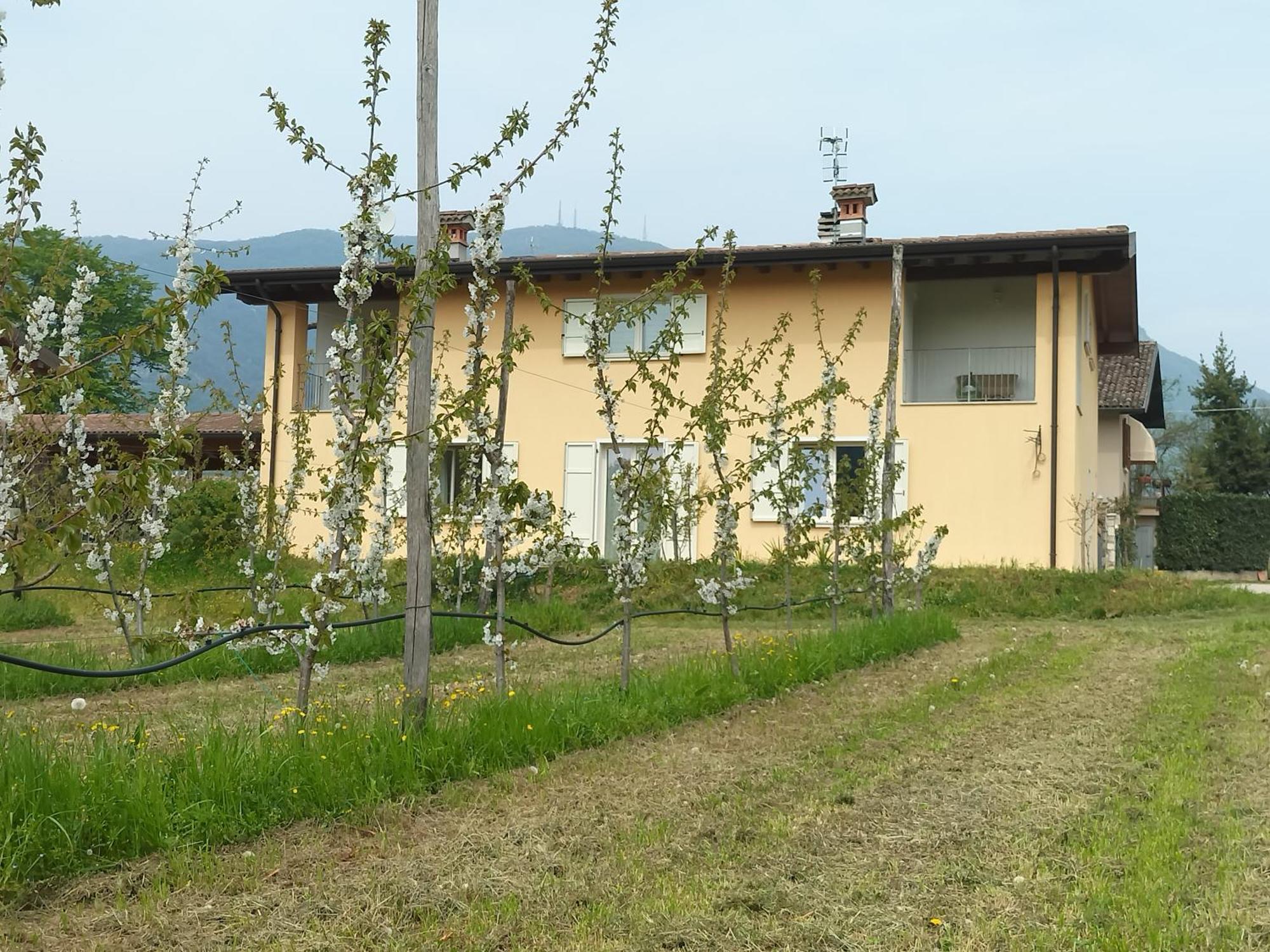 Cascina Legnago Bilocale A 6 Chilometri Da Salo' Apartment Villanuova sul clisi Exterior photo