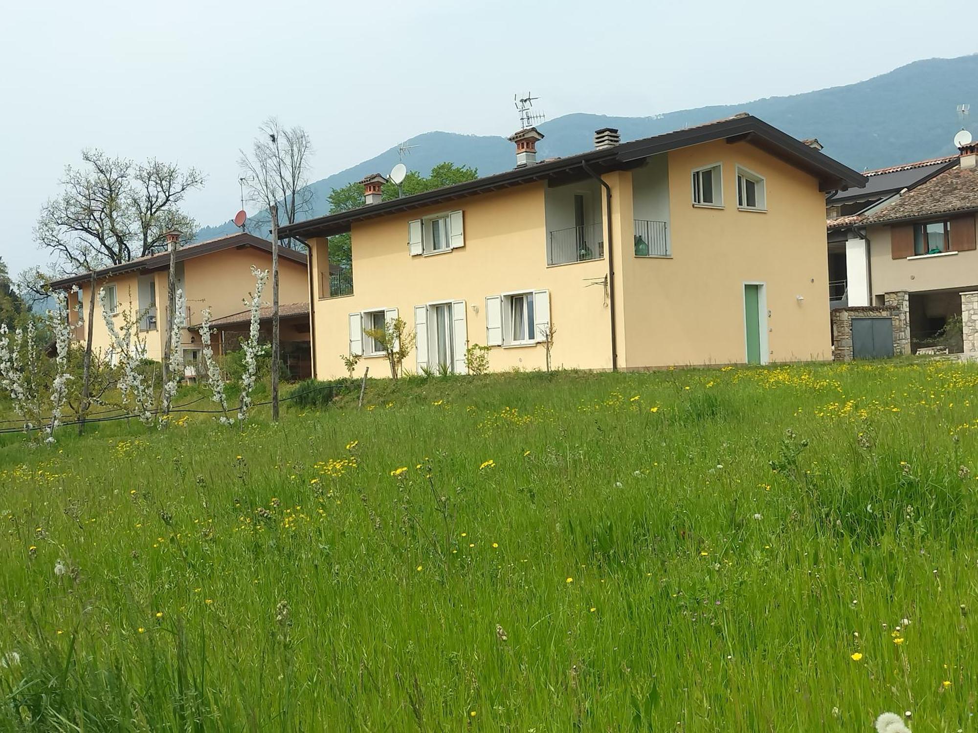 Cascina Legnago Bilocale A 6 Chilometri Da Salo' Apartment Villanuova sul clisi Exterior photo
