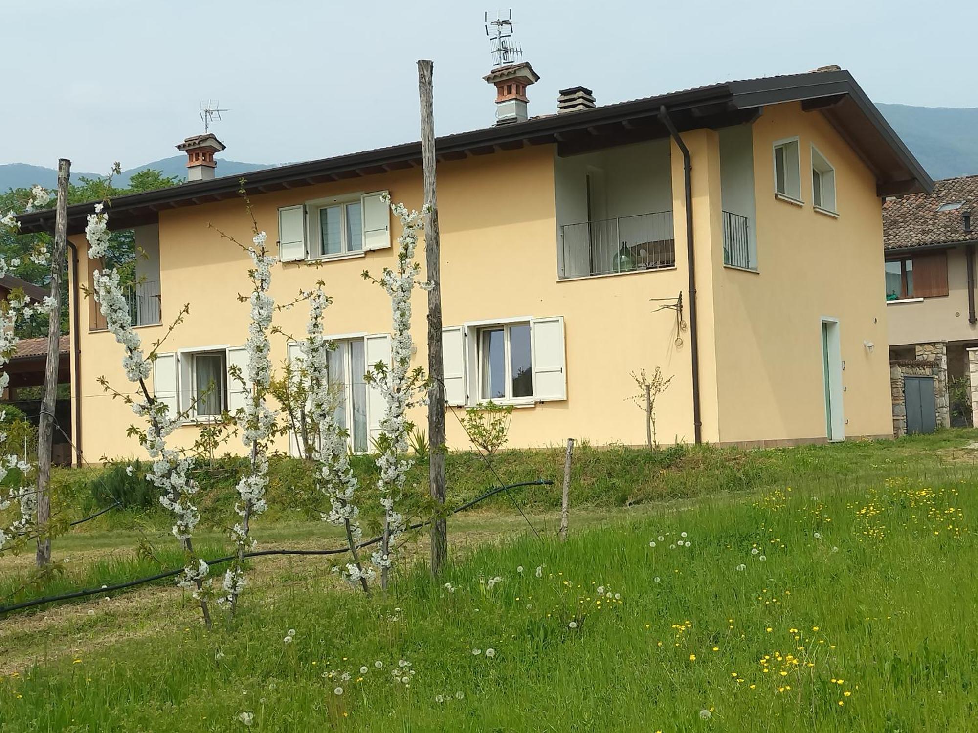 Cascina Legnago Bilocale A 6 Chilometri Da Salo' Apartment Villanuova sul clisi Exterior photo